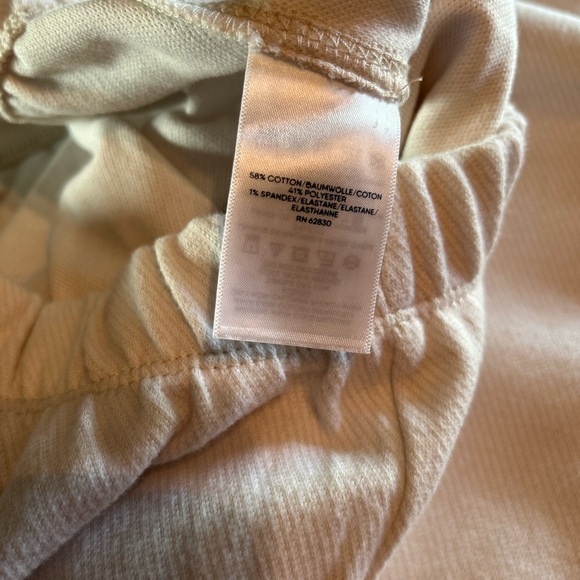 Lands End 58%cotton, 41% polyester, 1% spandex off white long pants, 2 pockets. - Picture 2 of 8